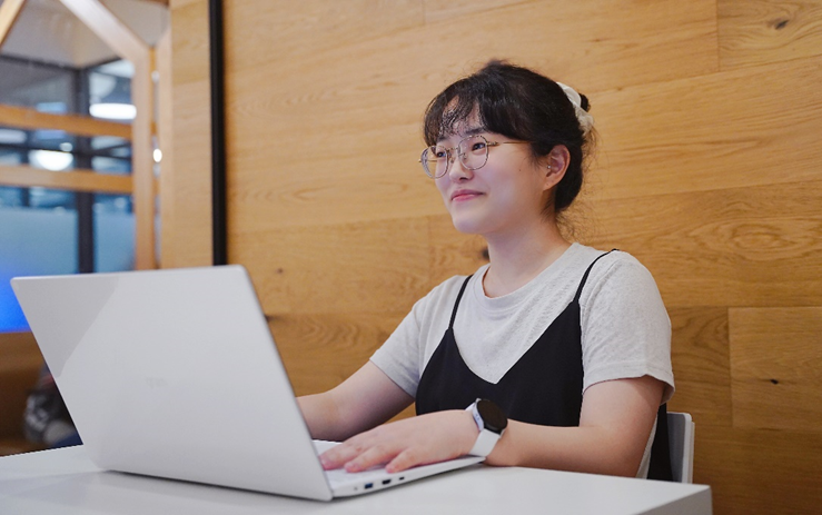 [패스트뷰 人터뷰] 신수연 뷰어스사업파트장 "대학생 인턴으로 입사해 파트장까지, 초고속 성장의 비결은 꾸준함과 행운을 내 것으로 만드는 노력"